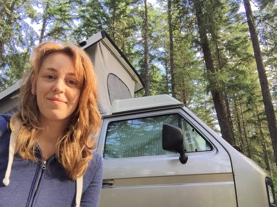 Canada - Whistler - In het vroege ochtendzonnetje schrijf ik m'n dagboekje bij.