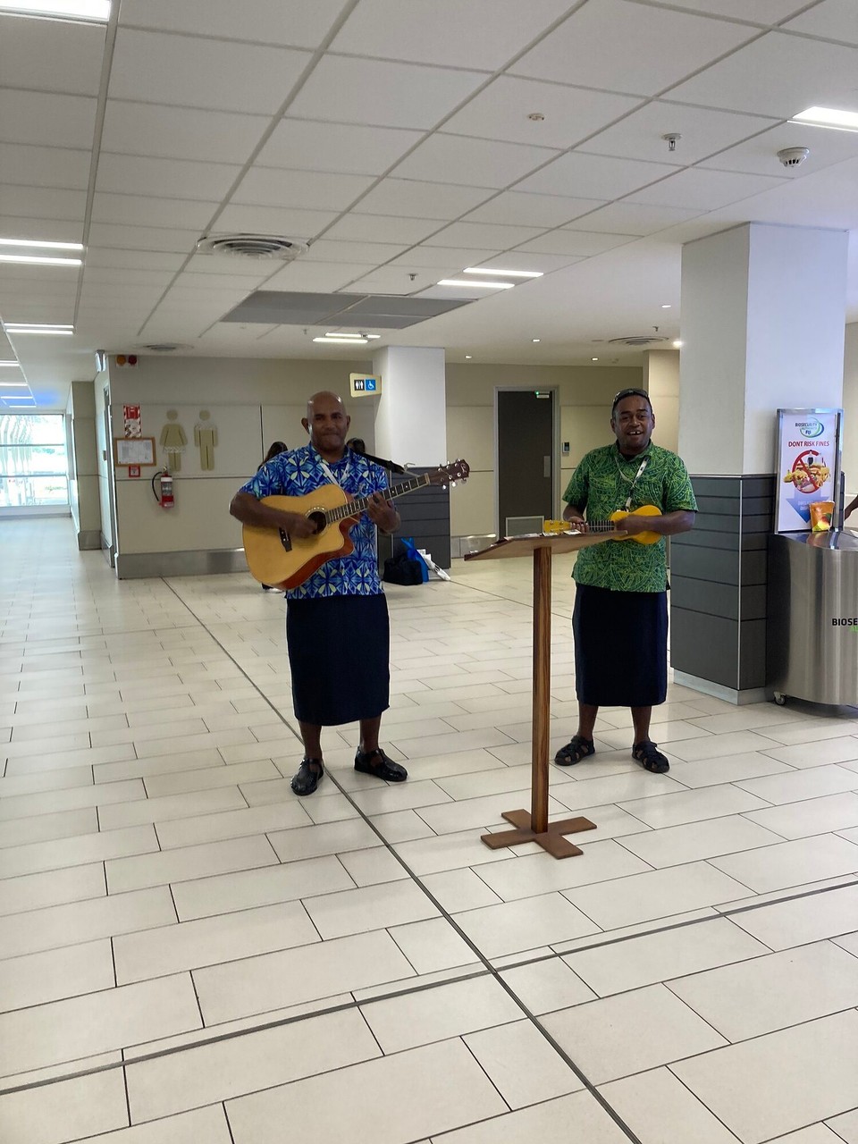 Fidschi - Nadi - Singend am Flughafen begrüßt zu werden hat definitiv was! 🥳 Bula (Fidschi für Hallo)