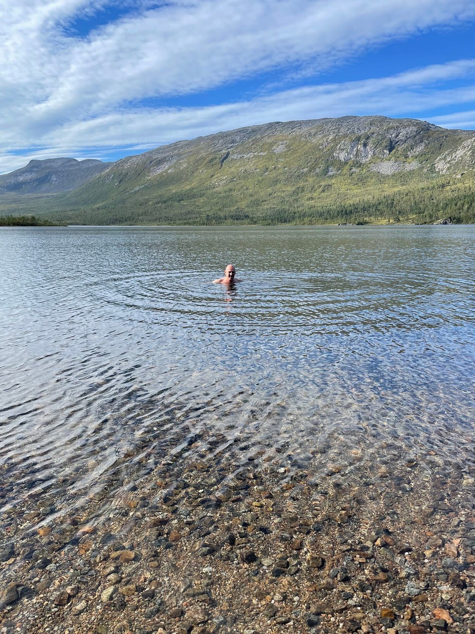 Norwegen - Skaland - Kühles Bad im See 