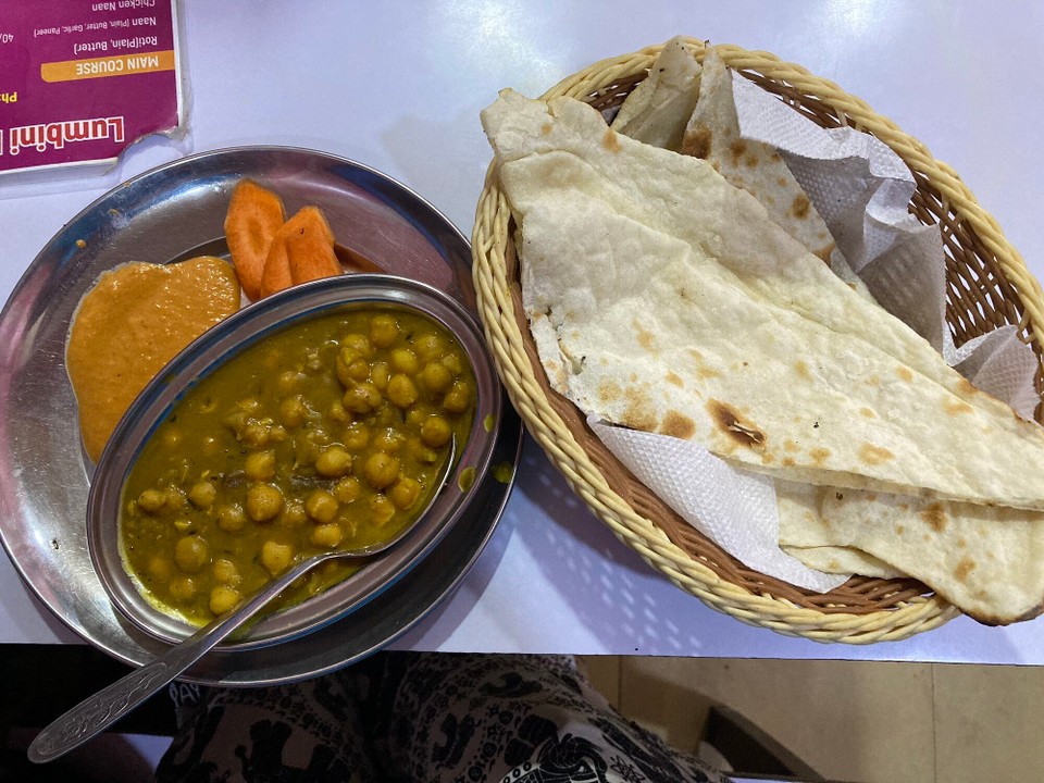 Nepal - Kathmandu - Chana Masala mit Naanbrot 🤤 (sieht nicht viel aus, sättigt aber sehr gut!)