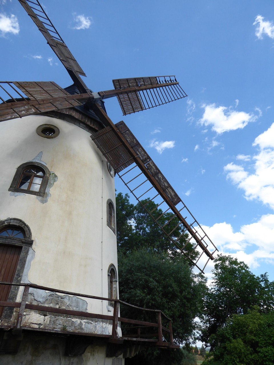 Deutschland - Dresden - Schon kurz danach haben wir bei dieser schönen Mühle (Gohliser Mühle) ausführlich Mittagspause gemacht..