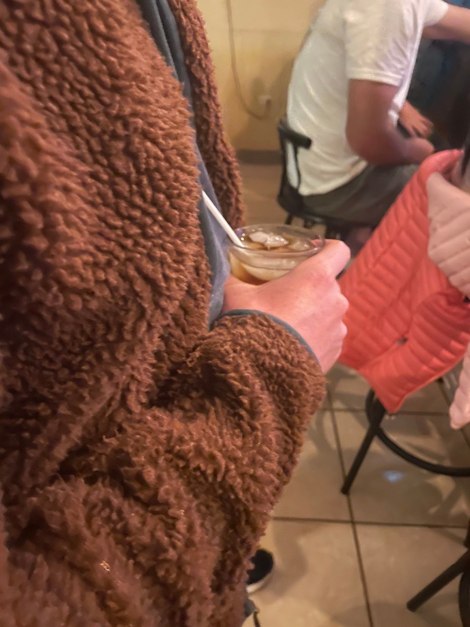 Costa Rica - Puerto Limón - … und mit den Einheimischen in der Bar versacken 🥃

Um den letzen Aufstieg und Ausblick vom Gipfel tut es mir leid - die neuen Bekanntschaften haben das aber definitiv wettgemacht! 