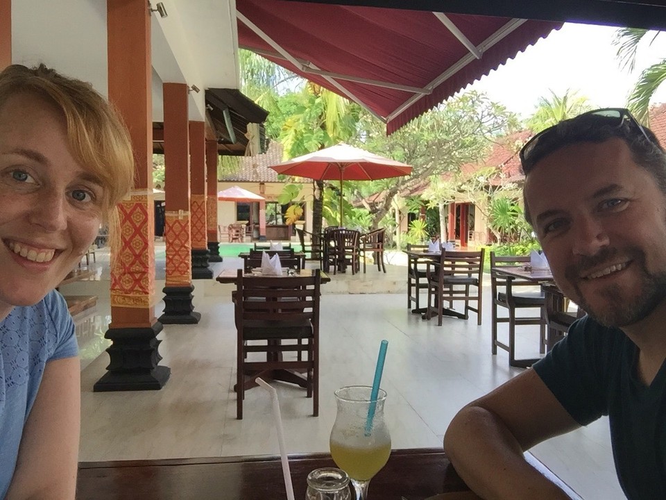 Indonesia - Melamun Hotel & Chocolate Spa - Lunch in ons restaurant met uitzicht op het zwembad