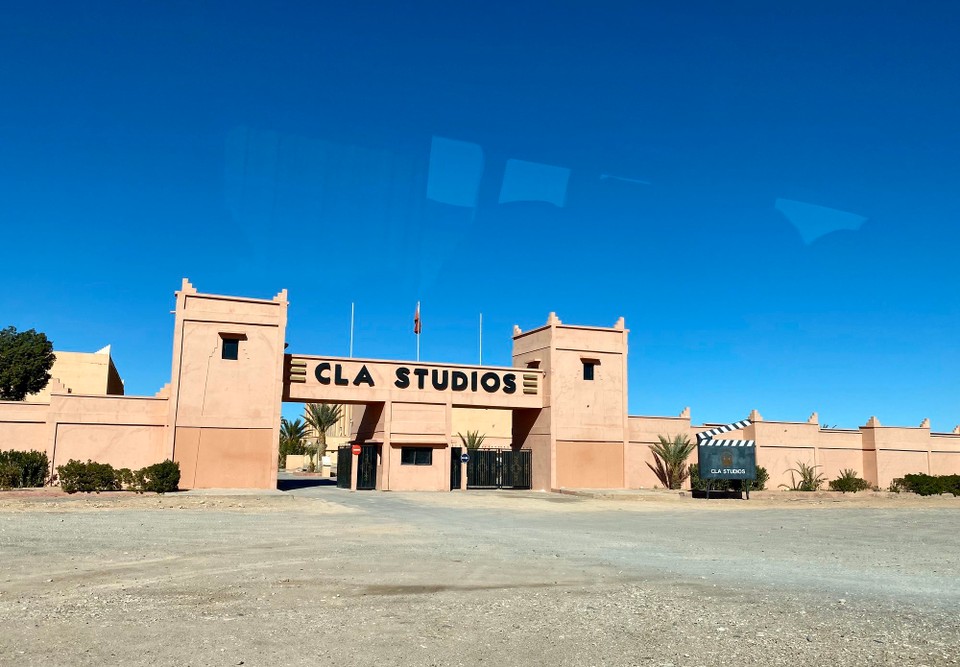 Marokko - Ouarzazate - In der Nähe liegt die Wüstenstadt Ouarzazate - die gleich mit mehreren Filmstudios für die Wüstenproduktionen aufwartet.