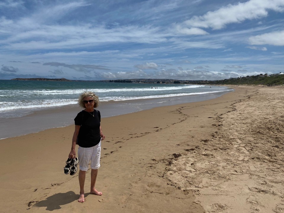 Australien - McCracken - am  ausgedehnten Sandstrand von Victor Harbour. Trotz Sonntag und australischem Nationalfeiertag waren nur wenige Leute am Strand
