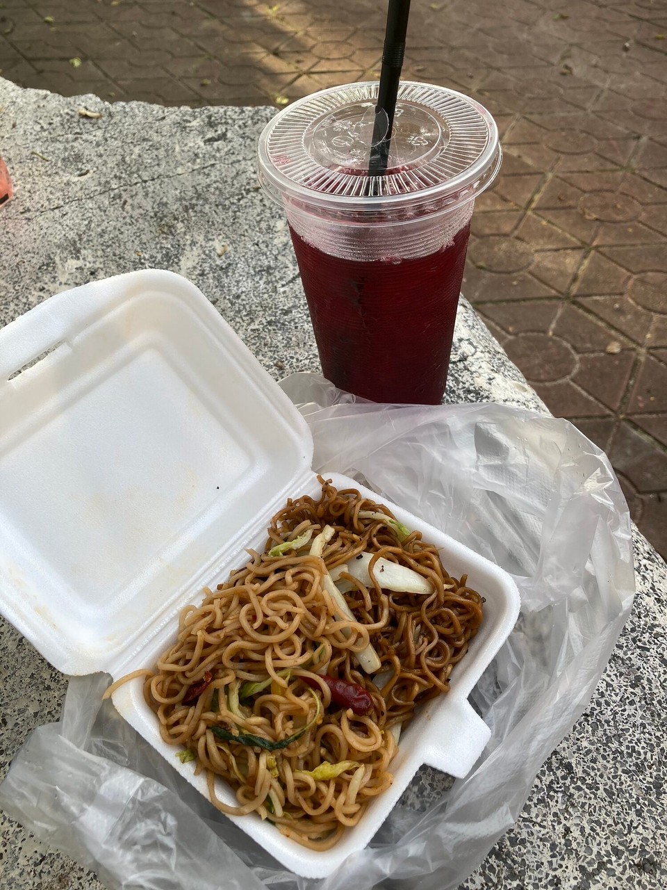 Laos - Vientiane - Heute eine Mischung aus scharfen und nicht so scharfen Nudeln 🤪