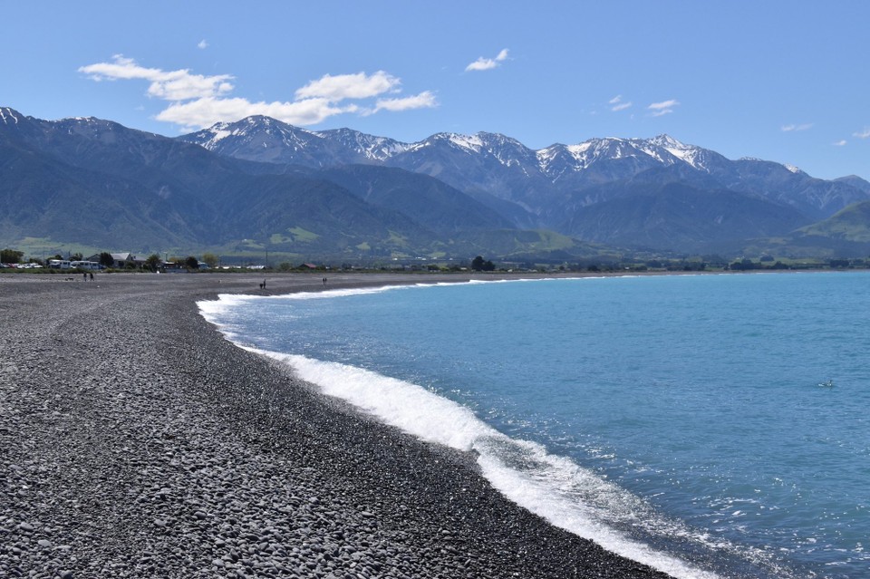 Neuseeland - Kaikōura - Kia ora ist eine der traditionellen Begrüßungen der Māori, des indigenen Volkes Neuseelands.
Es wird sowohl zur Begrüßung als auch zum Abschied verwendet.
Deshalb möchten wir damit beginnen und und verabschieden.
Ja, es ist leider soweit. Heute beginnt unser letzter voller Tag in Neuseeland.