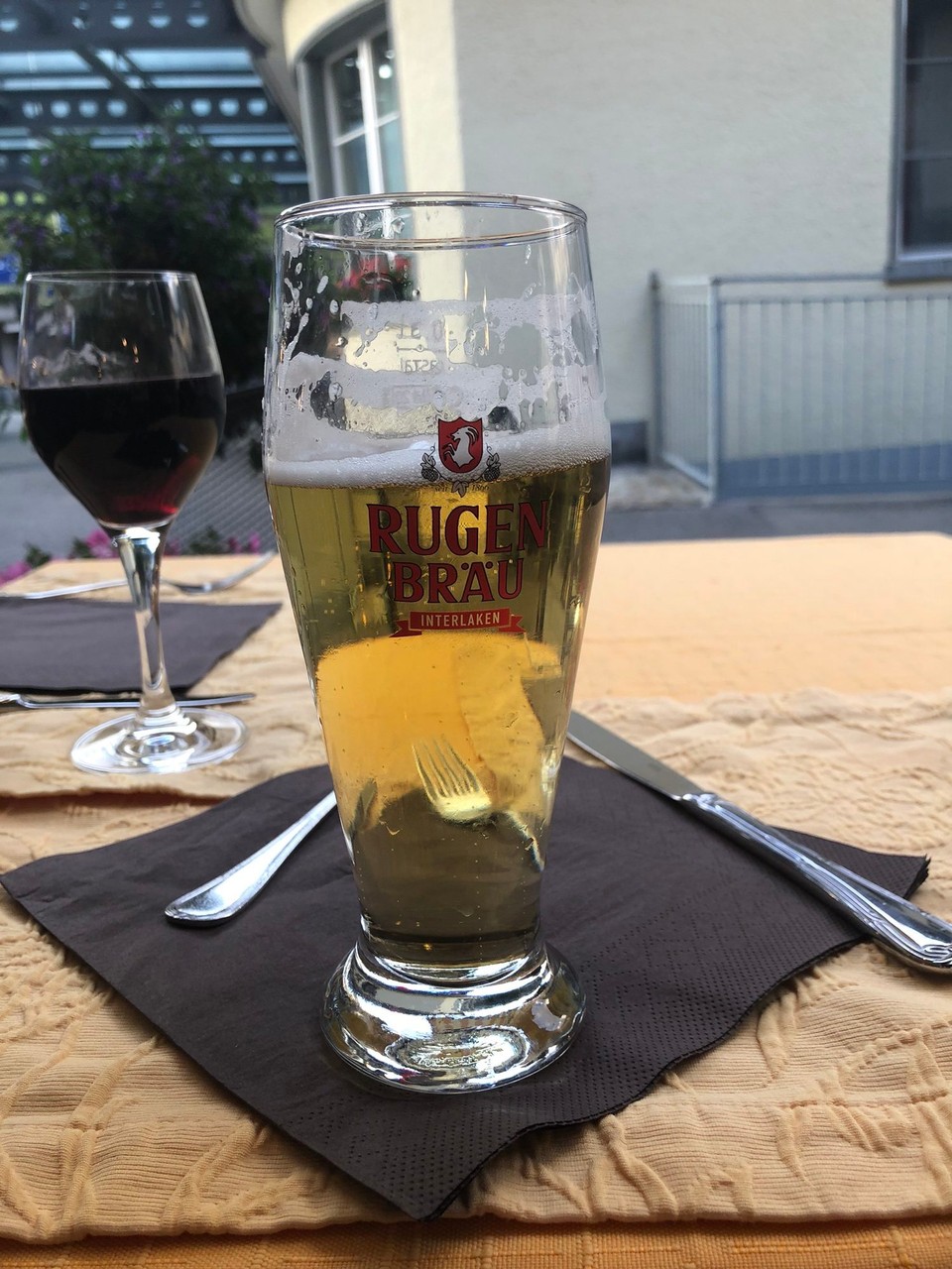 Schweiz - Grindelwald - hi, 🙋‍♀️ 🙋‍♂️ die Lust etwas schönes zu erleben, raus aus dem Alltag, stellt dich bei mir immer wieder ein, wenn ich mir bei den schönen Tripmii Blogs vorbeischaue und herumblättere….ich kann von unterwegs sogar mit den Zuhausgebliebenen Kontakt
aufnehmen so cool!!
😜 Grüsse Hella