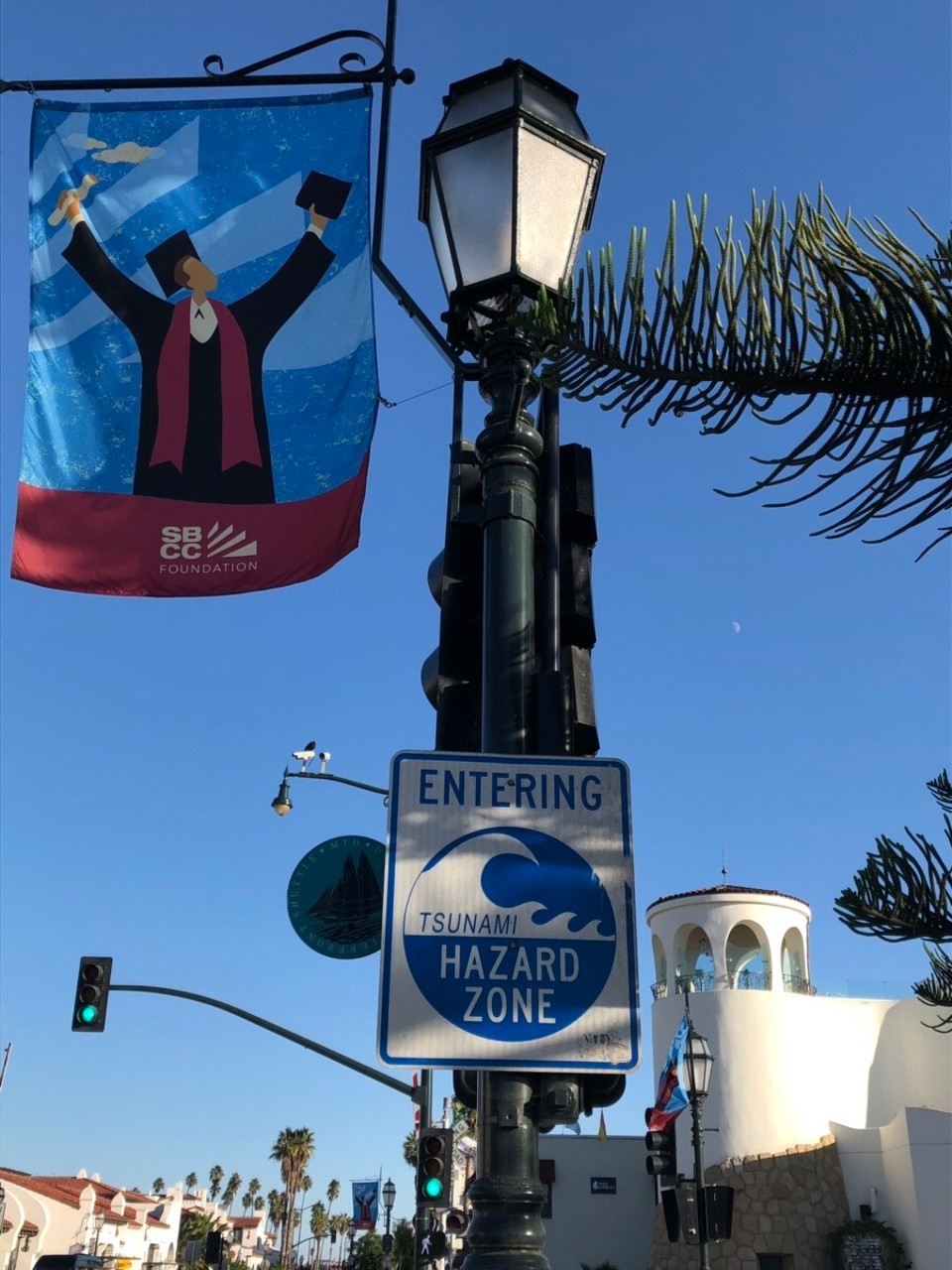 Vereinigte Staaten - Carpinteria - Weiterer Stopp in Santa Barbara, wo wir außerhalb parken mussten, aber ja nur die Straße runter zum Pier... Eine seeehr lange,1,5 Stunden gelaufen 😅🙈