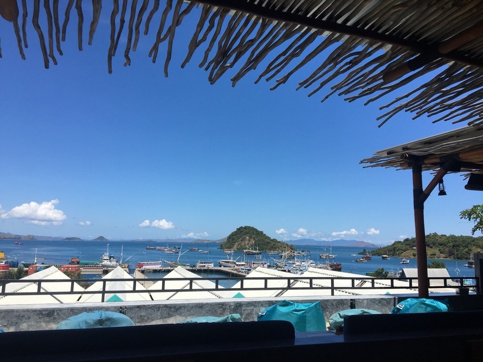 Indonesien - Labuan Bajo - Le Pirate Dachterasse