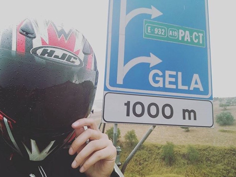 Italia - Palazzolo Acreide - Dopo Canicattì, scongiurato il pericolo di restare senza benzina, inizia a piovere. Continuerà fino a Ragusa.