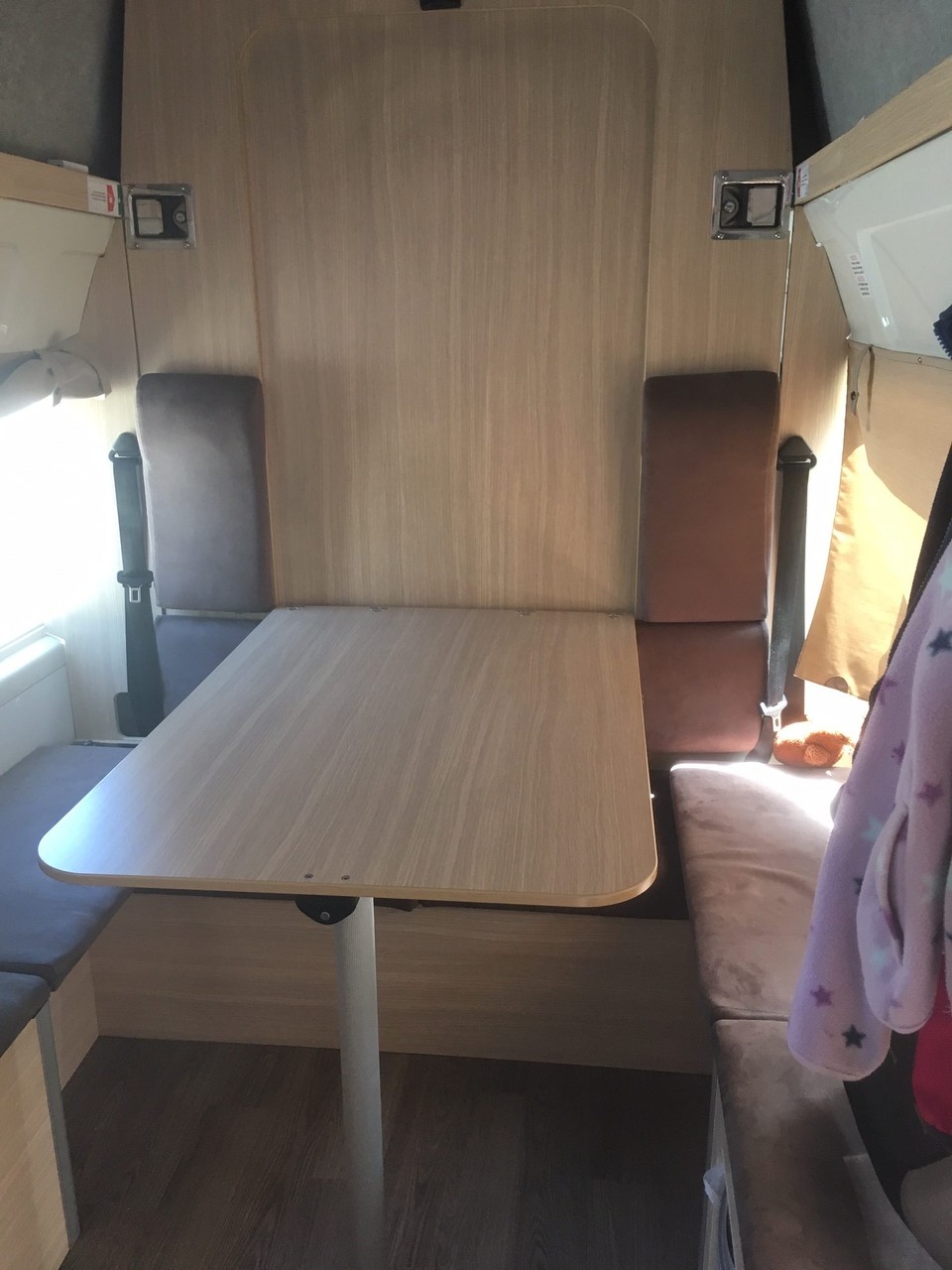 Neuseeland - Harewood - Bequem Platz für 4 Personen am Esstisch.