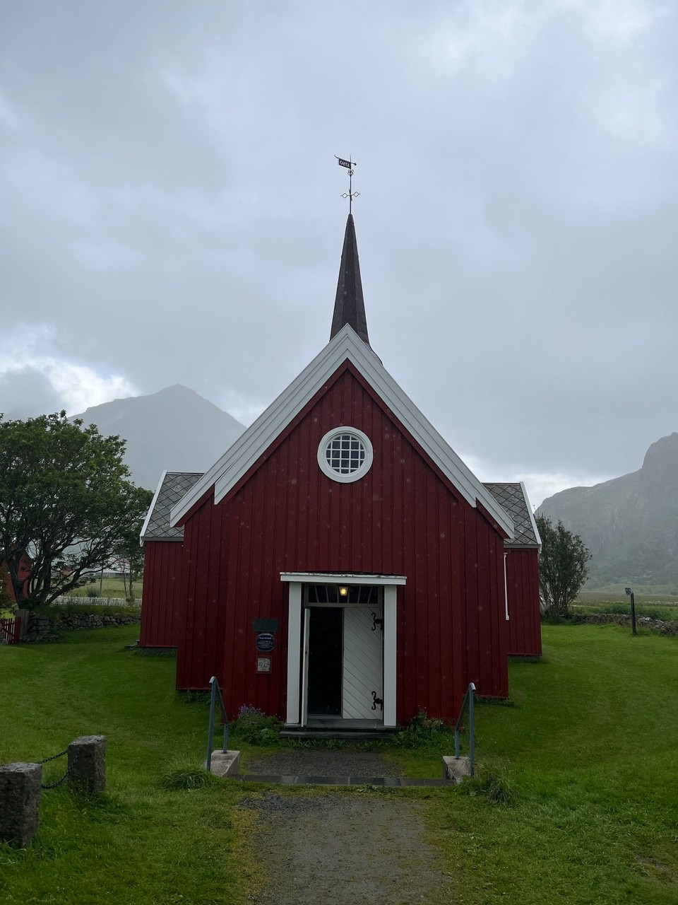 Norwegen - Ramberg - Die Kirche von Flakstad