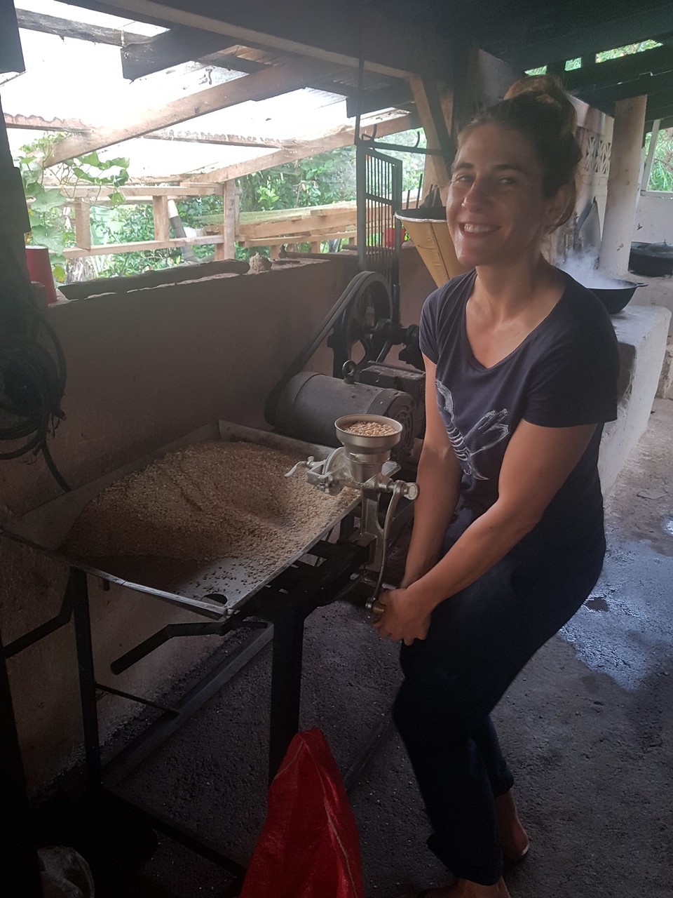 Nicaragua - Dipilto - Moler maíz por las gallinas