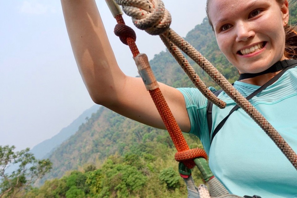 Laos - Huay Xai - Ble litt stressa når hjelmen blåser av, jeg begynner å snurre og skal ta en selfie før jeg må begynne å bremse