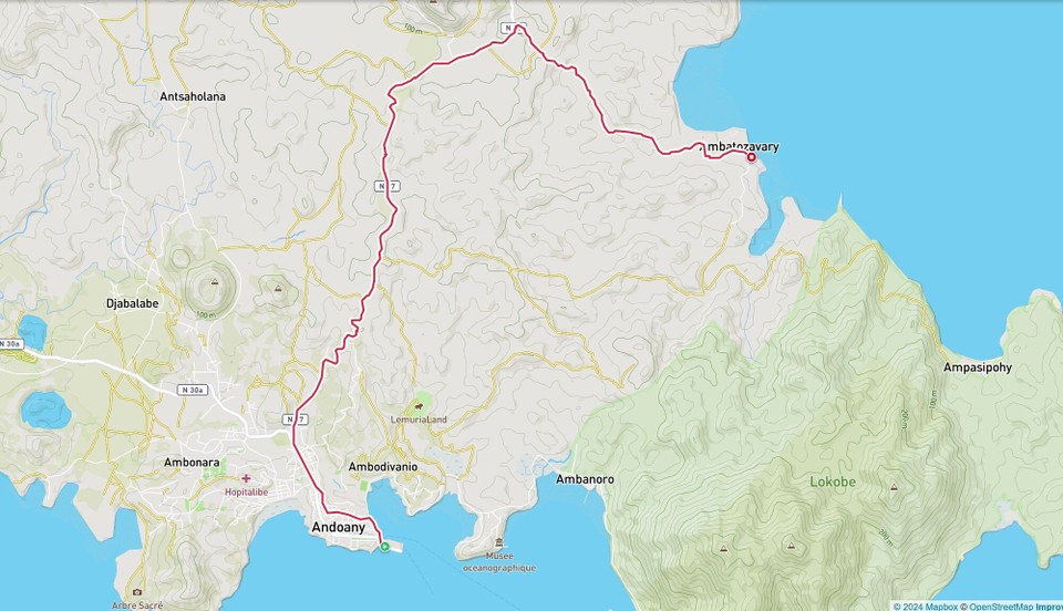 Madagaskar - Nosy Be - 13 km mam Minibus