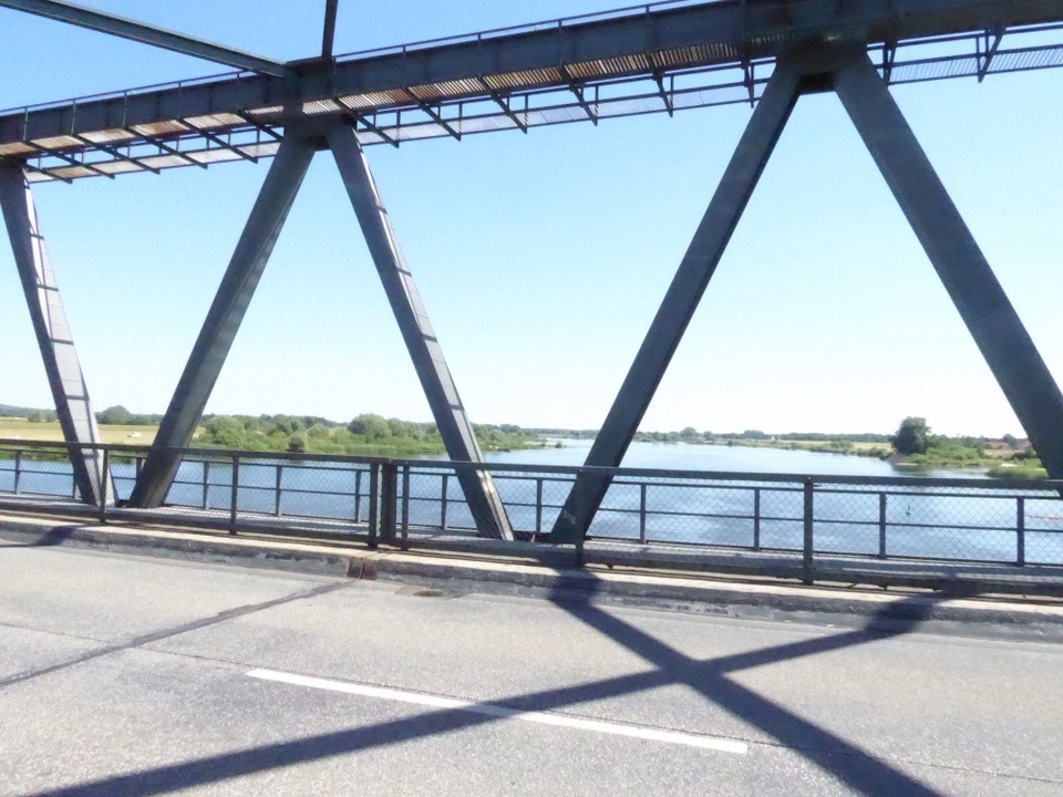Deutschland - Boizenburg/Elbe - Habe ich schon mal gesagt, dass ich Brücken liebe? Wie schön, dass ich auf dieser Reise so viele erleben darf.