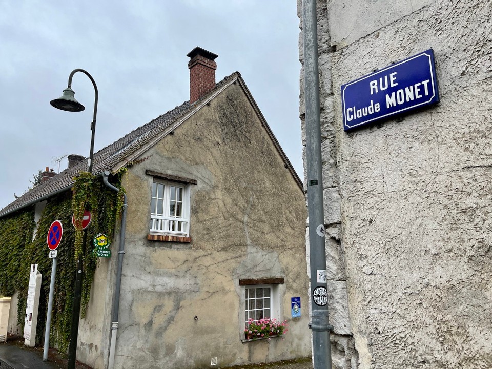 Frankreich - Giverny - In Giverny und die Strasse seines berühmten Einwohners