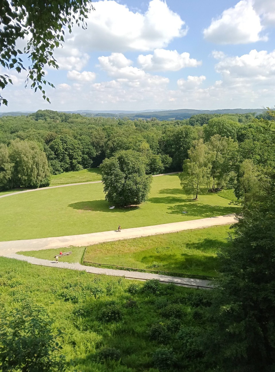 Deutschland - Horn-Bad Meinberg - ...ein letzter Blick von den Steinen ins Land