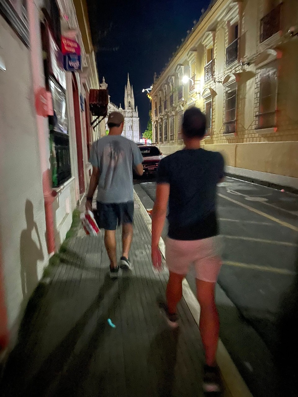 El Salvador - Santa Ana - Evening stroll 🍻 
