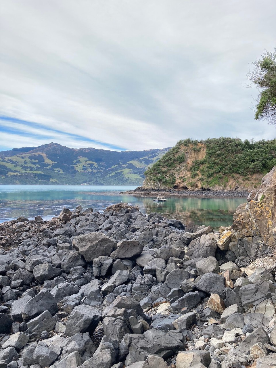Neuseeland - French Farm - Picknicktisch im Wasser - auch mal was neues