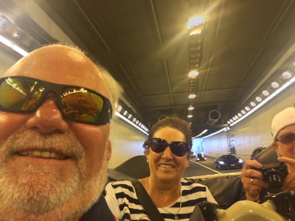 Neuseeland - Auckland - Mit acht Zylinder durch den Tunnel