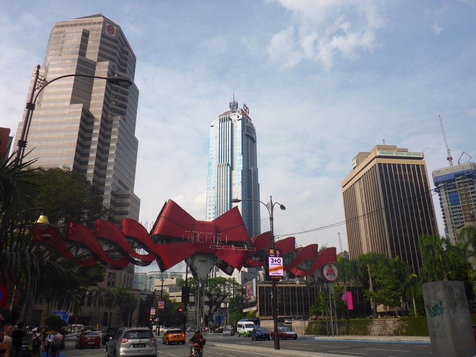 Malaysia - Kuala Lumpur - Weihnachten ist vorbei aber die Dekoratin ist noch Aktuell