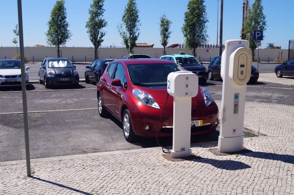 Portugal - Lissabon - Erst Elektrische Zapfsaeule die ich hier endeckt habe.