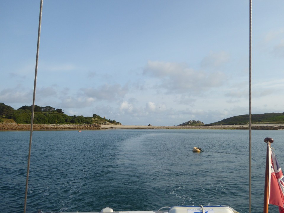 United Kingdom - Falmouth - Scilly is amazing, a beautiful archipelago, but we’ve also had a ‘swell’ time. Different bays have protection from the varying wind directions, but it’s almost impossible to escape the Atlantic swell. Sleeping with earplugs and ‘blocking’ the persistent noise and movement is not a talent we possess.