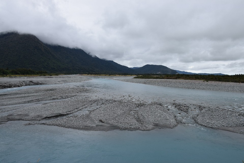 Neuseeland - Franz-Josef-Gletscher - Ein Gletscherfluss, an dem wir während der Autofahrt zum Franz Josef Glacier vorbeigekommen sind