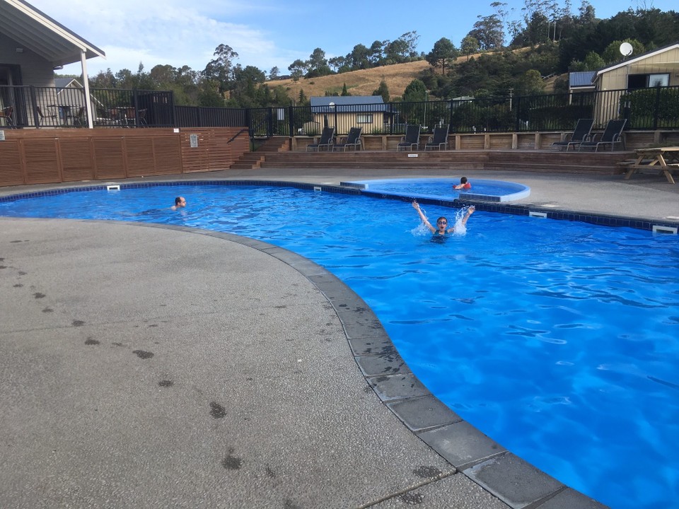 Neuseeland - Hahei - Am Abend gingen wir in den Pool. 