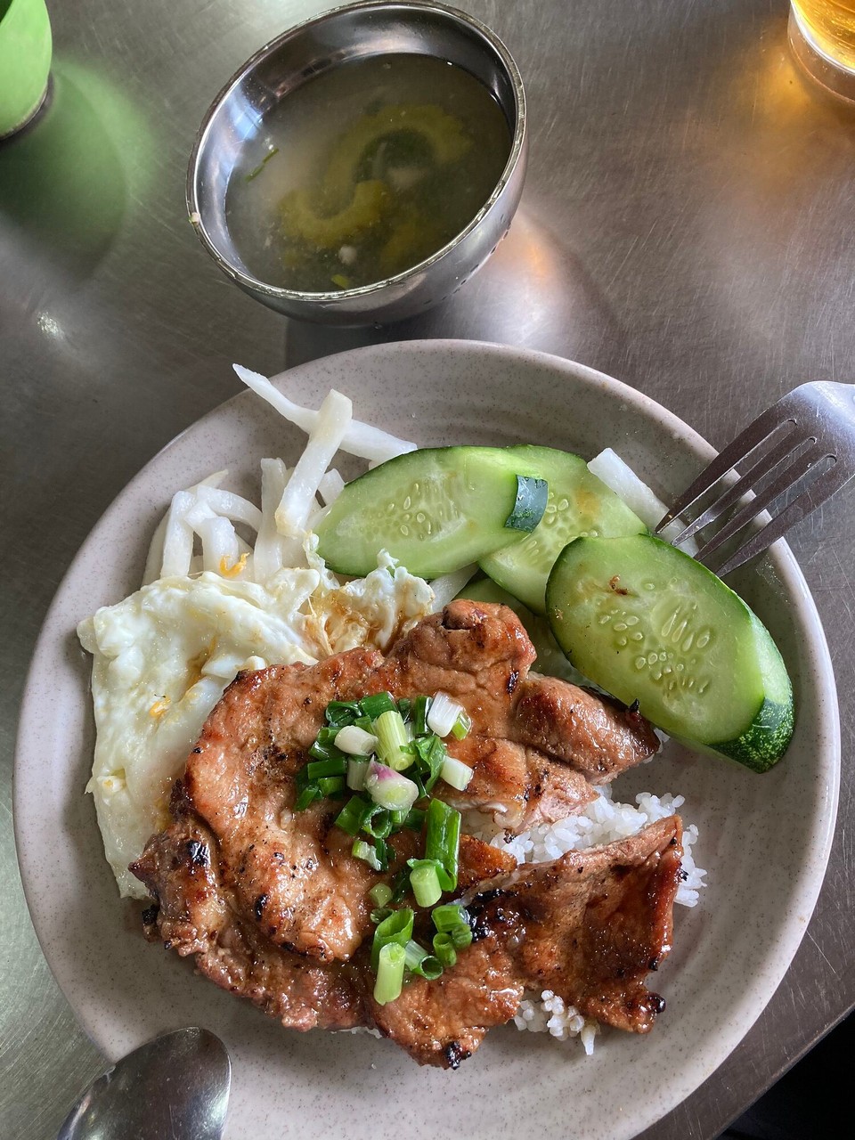 Vietnam - Da Lat - Com tam suon trung - Schweinesteak zum Mittag 🤤