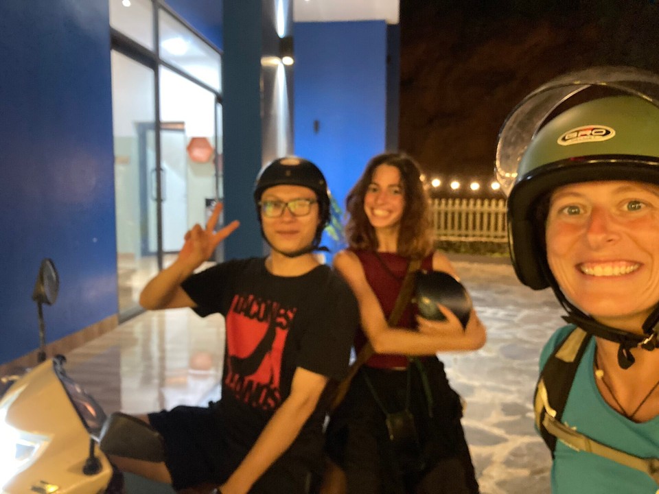 Vietnam - Hà Giang - Vom Abendessen mit Ha wieder am Hostel angekommen 😃