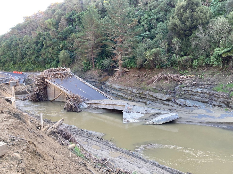 Neuseeland - Napier - Wegen dieser kaputten Brücke hätten wir fast einen anderen Roadtrip gemacht 🙈 Da hat der Cyclon ganz schön was angerichtet…