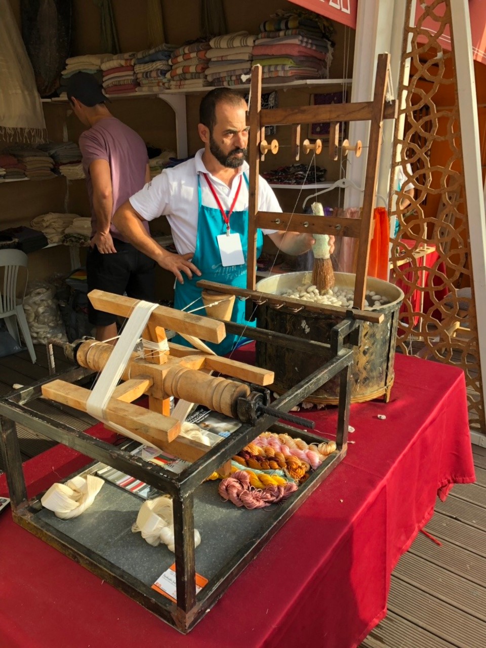 Türkei - Istanbul - Seidenherstellung auf dem Handwerkermarkt 