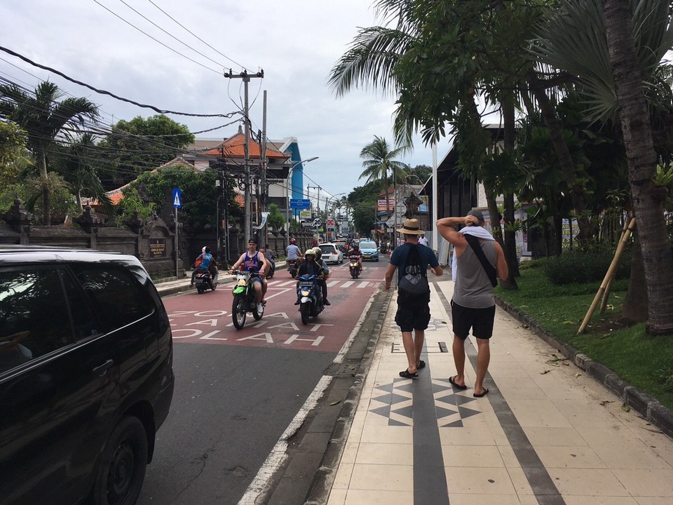 Indonesien - Badung - Es sieht in Kuta schon ganz anders aus als in Ubud (oder erst recht auf den Gilis)