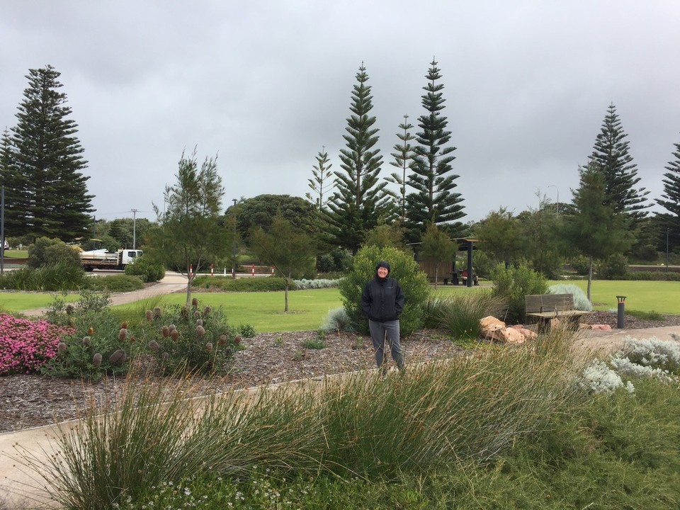  - Australia, Esperance - Morning walk .. a bit rugged up !