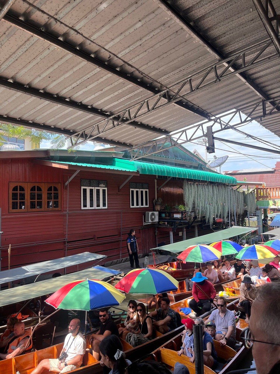 Thailand - Bangkok - Floating Markets were BUSY especially as it was Sunday. People were selling pictures with lemurs and snakes. The lemurs & snakes looked pretty out of it which was quite sad to see😢. I bought a coconut ice cream and the lady serving only has a few minutes to serve before the boats pass! Super quick!