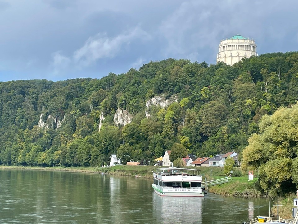 Deutschland - Beilngries - Kelheim: Donau und Befreiungshalle 