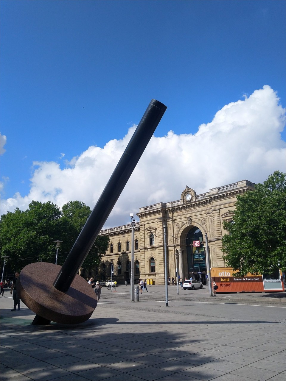 Deutschland - Magdeburg - Am Vormittag kam mein Felix-Neffe tatsächlich extra aus Berlin angefahren, um den Tag mit mir zu verbringen. Der Zug war pünktlich und wir gingen direkt los, um für ihn ein Fahrrad von einem Freund zu leihen.