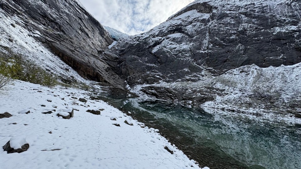Norwegen - Loen - Gletschersee 