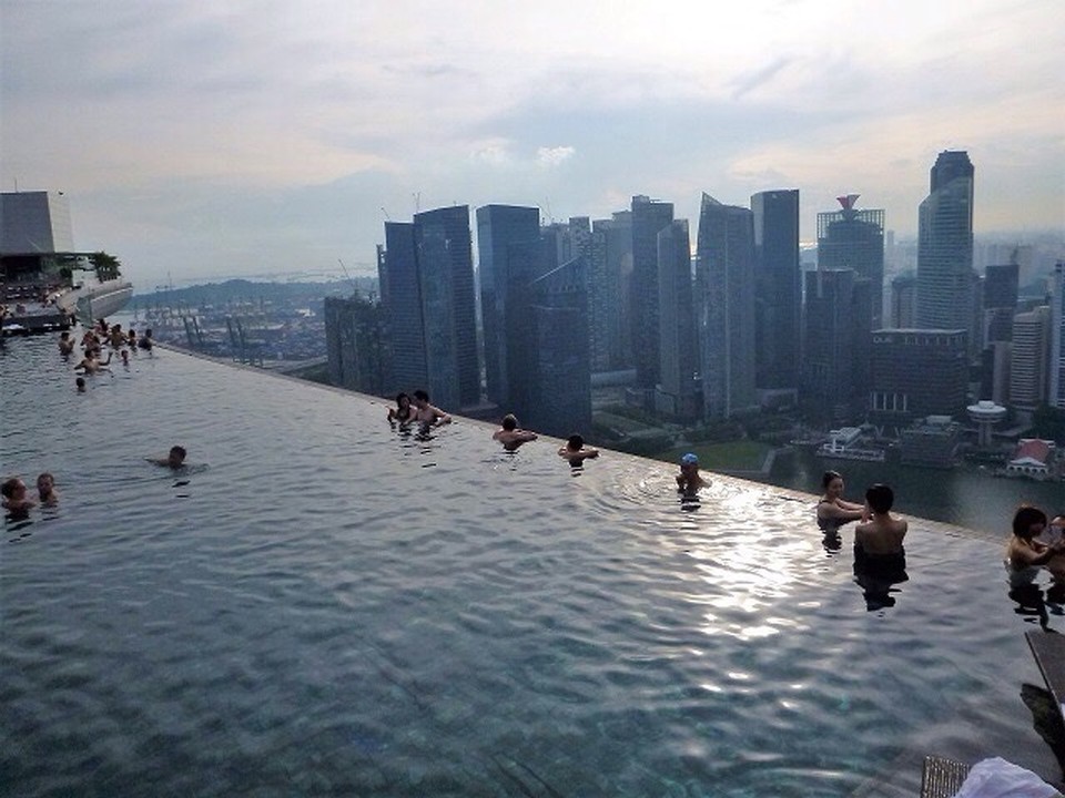 Singapur - Marina - Der höchstgelegene Pool der Welt auf 191m Höhe