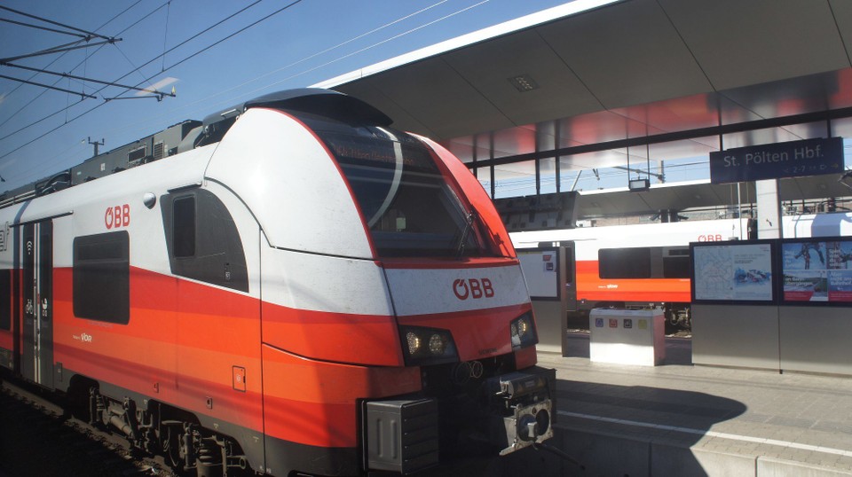 Thailand - Bangkok - Der Wiener Flughafen ist gesperrt. Die AUA steht, die ÖBB fährt...