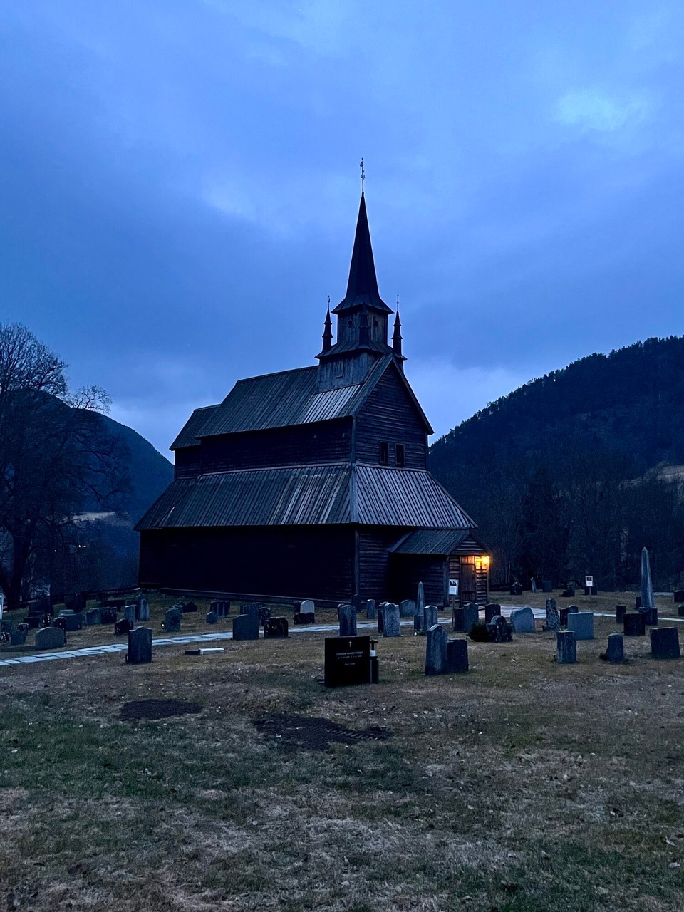 Norwegen - Sogndal - Kaupanger Stabkirche… eine der letzten 28 in Norwegen