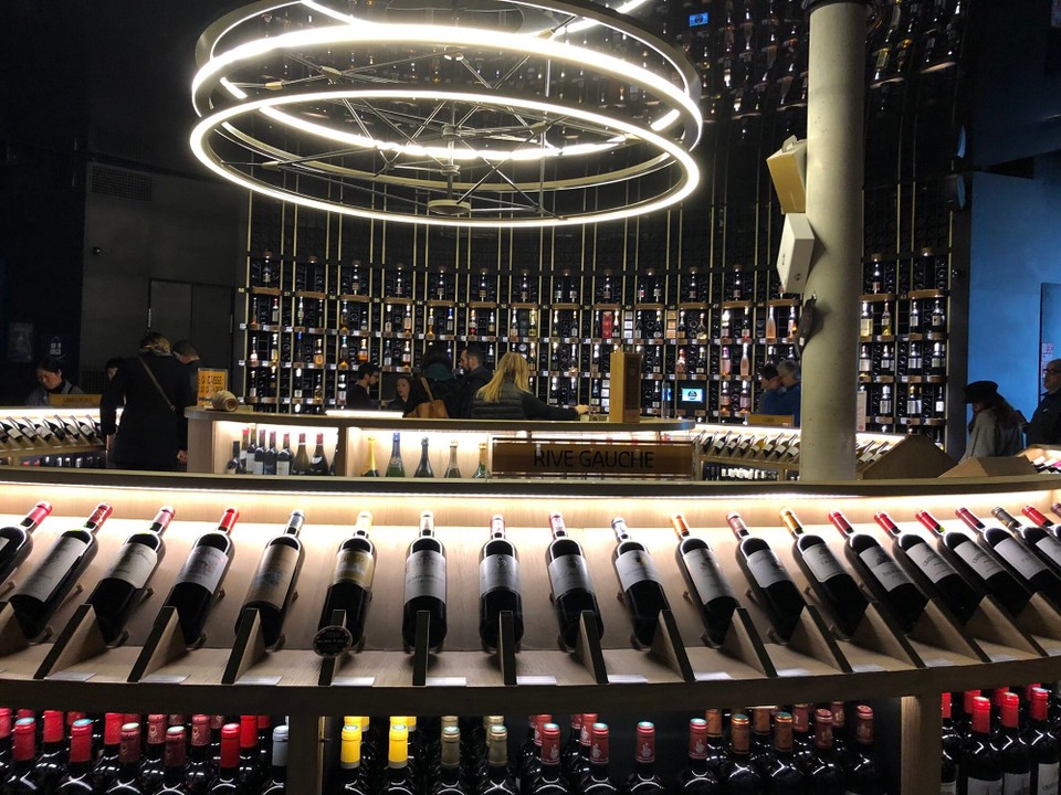 Frankreich - Bordeaux - Weine aus aller Welt. Bordeaux ist das Capitale du Vin. 