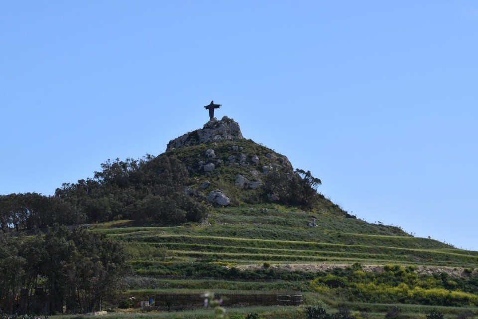 Malta - Ghasri - Den musste ich machen, einen Christo haben sie hier auch.
Also noch schnell ein Gebet für unser Auto gesprochen, denn mit uns hat es es nicht leicht.