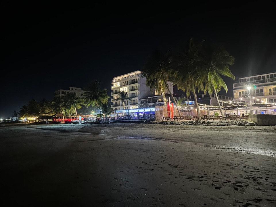 Fidschi - Nadi - Per Taxi für 30F$ ins Bamboo Hostel mit Tom, der mich in den nächsten Tagen gerne um die Insel gefahren hätte 1000km für 700,-F$
Zur Begrüßung Kava Time mit einer Französin, einer Schwedin und 2 Canadians, die in Christchurch Leben.