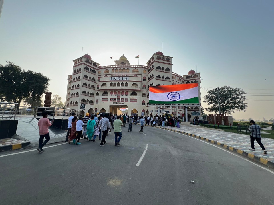 Indien - Amritsar - Wagah, der einzige Grenzübergang zwischen Indien und dem Erzfeind Pakistan.