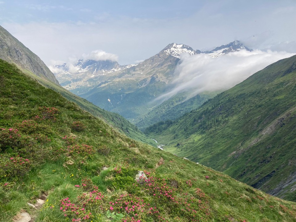 Italien - Vintl - Blick zurück: übers Pfitscher Joch ziehen Wolken.