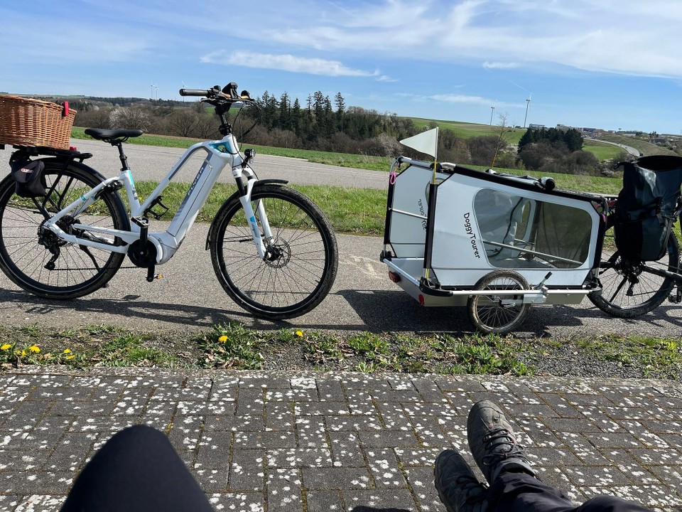 Deutschland - Mörsdorf - Am folgenden Tag ging es Richtung Kastellaun. Ein kleines Städchen mit kleinem Zentrum. Der Weg dorthin war ein Abenteuer, denn nach dem vielen regnerischen Tagen war der Boden dermaßen aufgeweicht, dass das Fahrradfahren eine echte Herausforderung war.